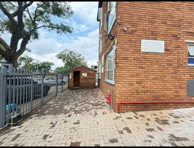 1,500M² APARTMENT BLOCK FOR SALE IN PRETORIA WEST